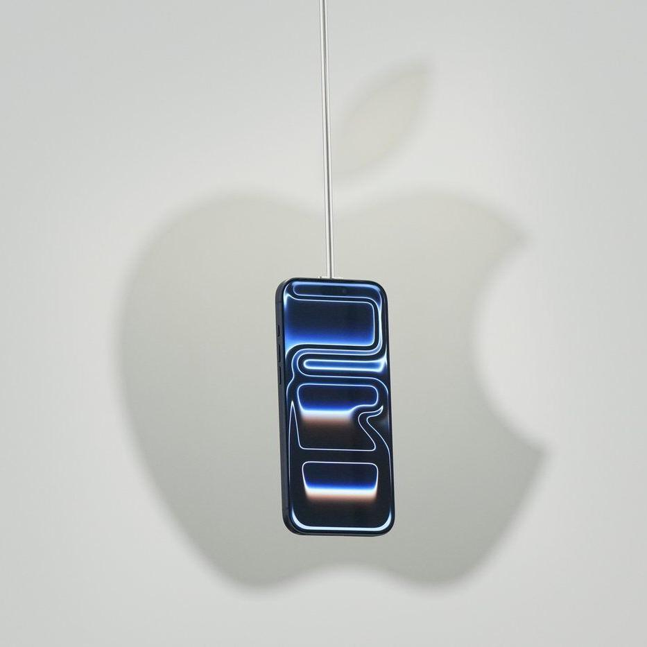 Apple delivers strong quarter despite trade war challenges and ongoing artificial technology issues